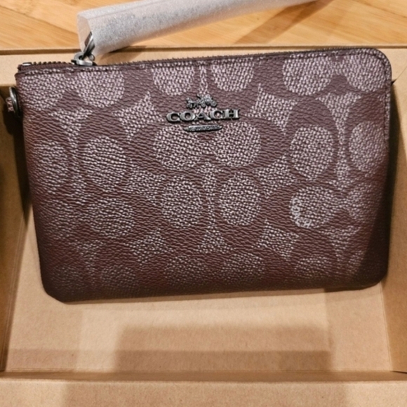 Coach Wristlet zip bag in Signature leather NWT - Picture 1 of 6